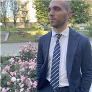 Laureato e appassionato di storia e geopolitica. Riesco a trasmettere questa mia passione a chi mi ascolta. Per me non si tratta solo di studiare ma di capire il mondo passato con esempi attuali